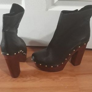 BCBG Wooden Platform